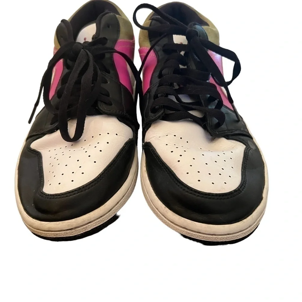 ▶️ Air jordan ◀️ 1 low black active fuchsia spray paint. Size 11